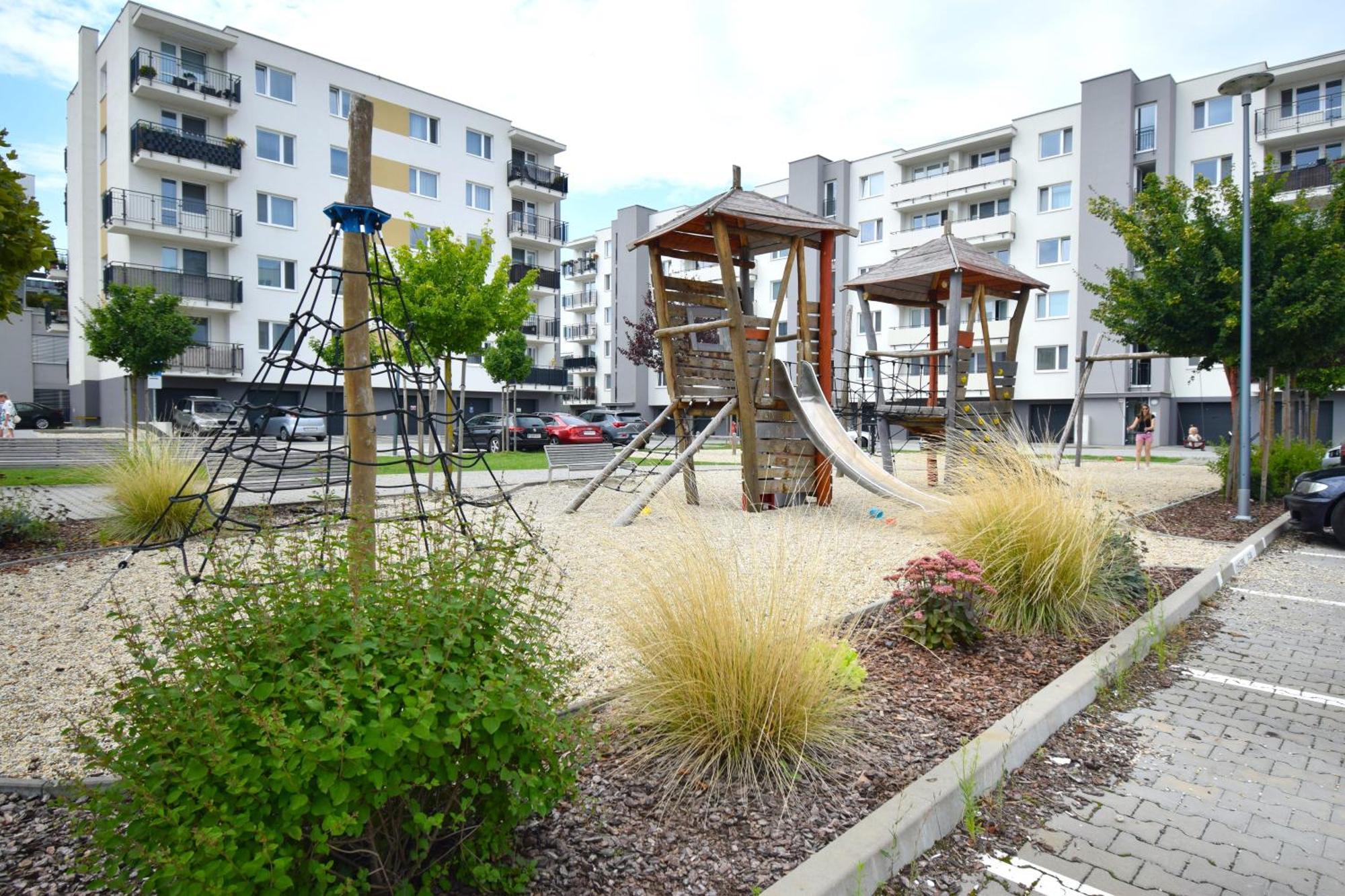 Apartman Zlatovska 22B Trencin Ngoại thất bức ảnh