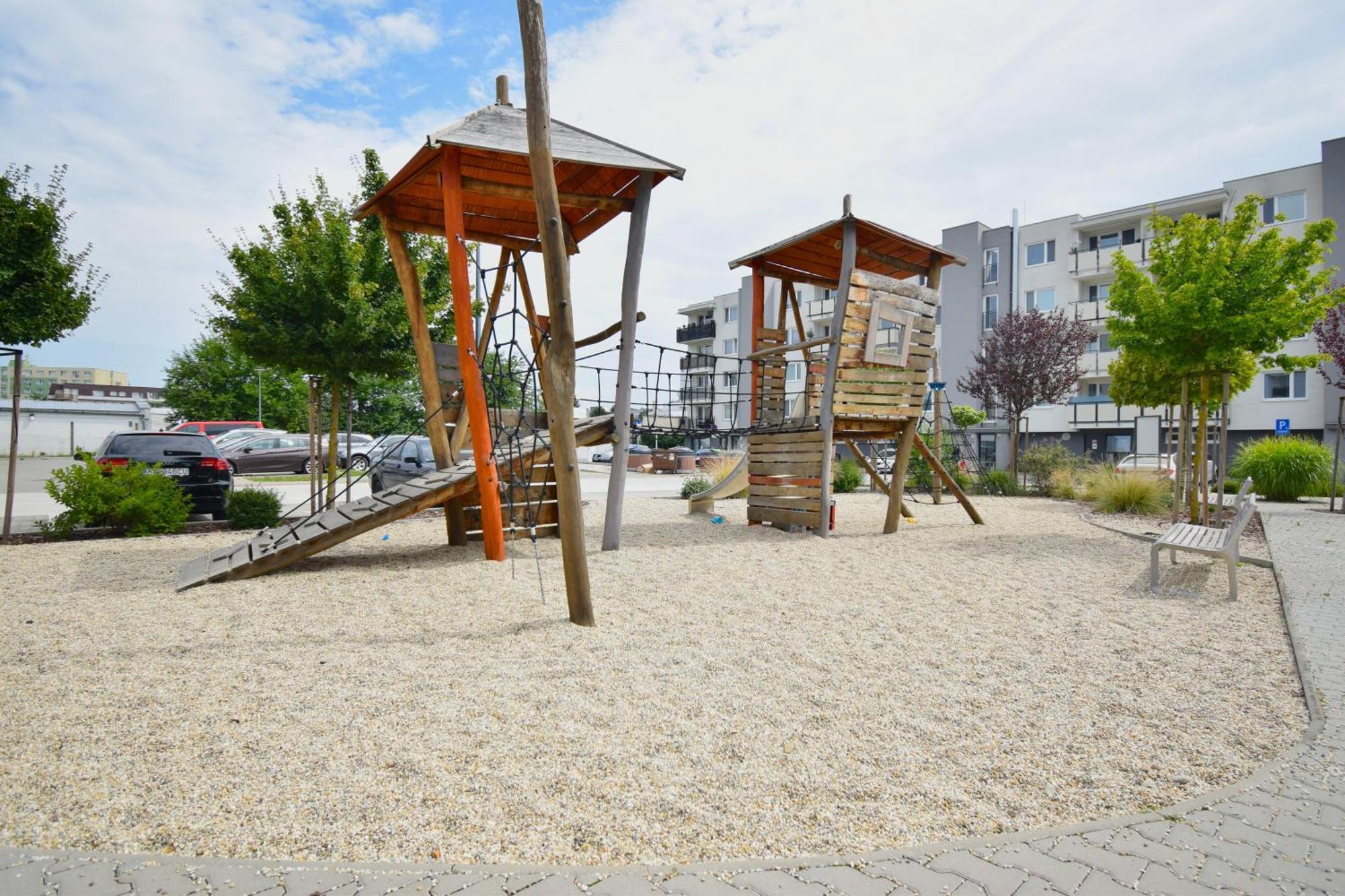 Apartman Zlatovska 22B Trencin Ngoại thất bức ảnh